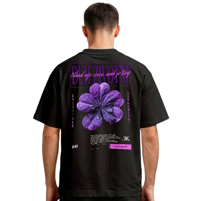 Nikad nije sreća, uvek je Bog majica na modelu